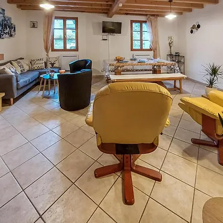 3 Bedroom Cozy In Holiday home Saint-Vert